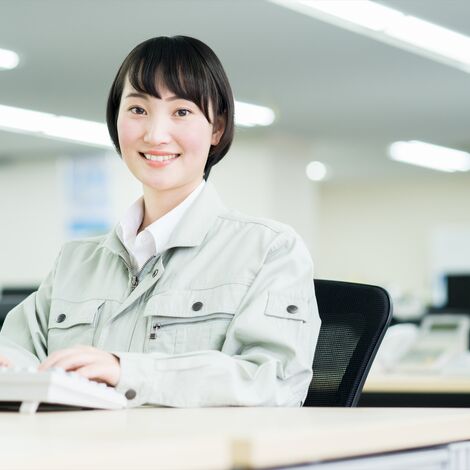 作業着の女性